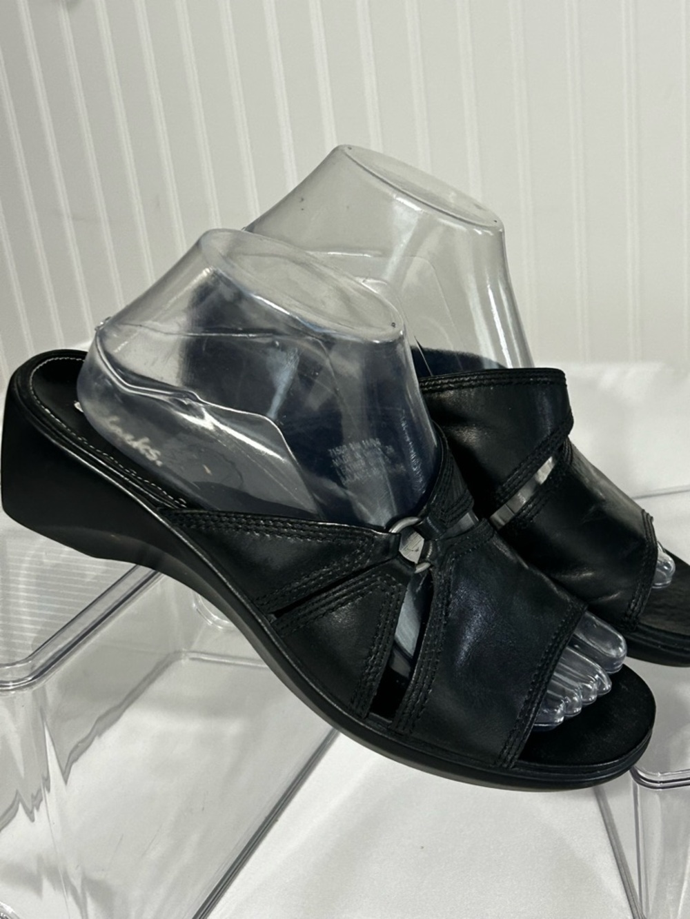 CLARKS “Garland” Style 71501 Black Leather Slip On Low Heel Wedge Slide Size 8.5